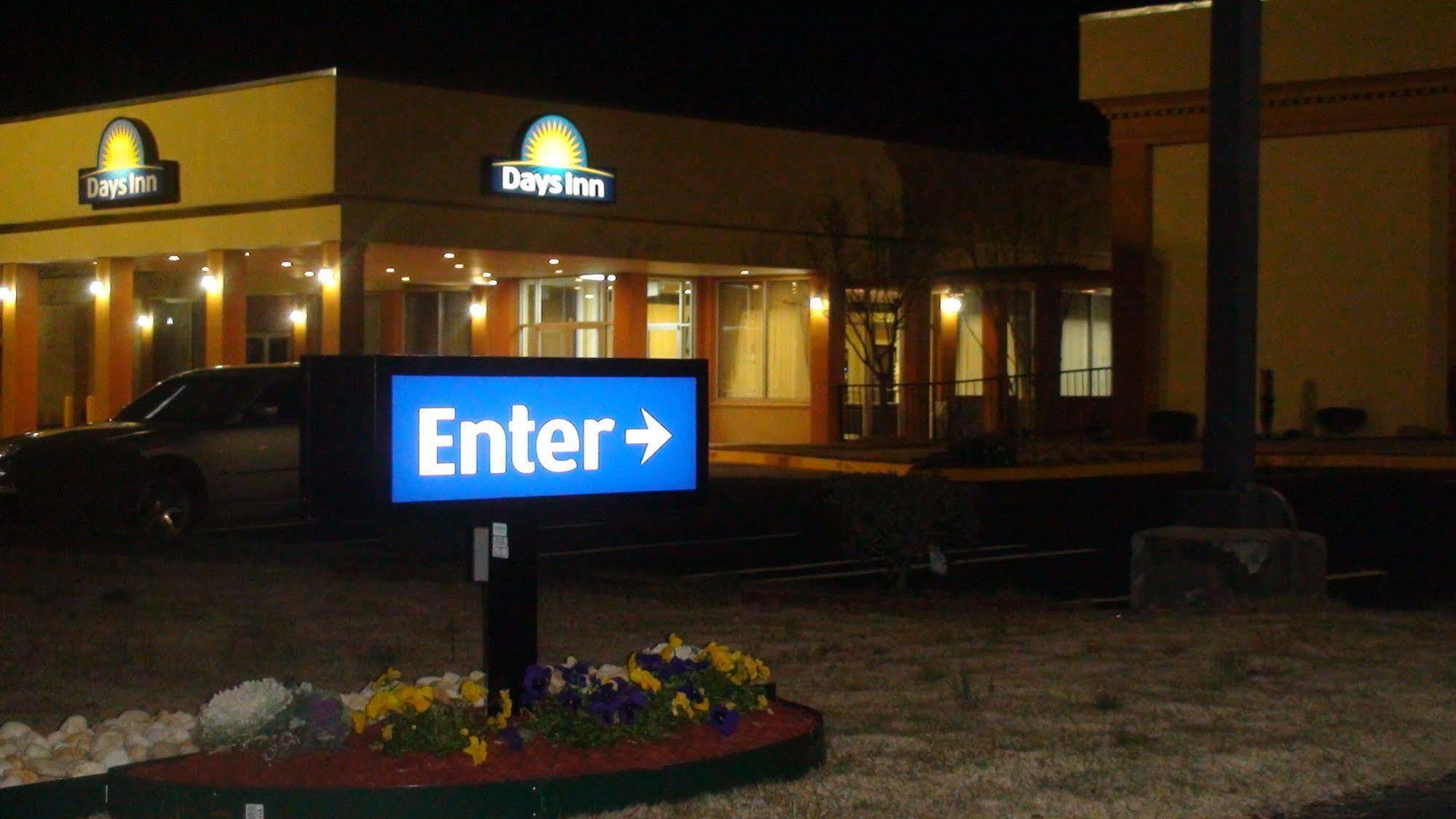 Days Inn By Wyndham Madison Zewnętrze zdjęcie