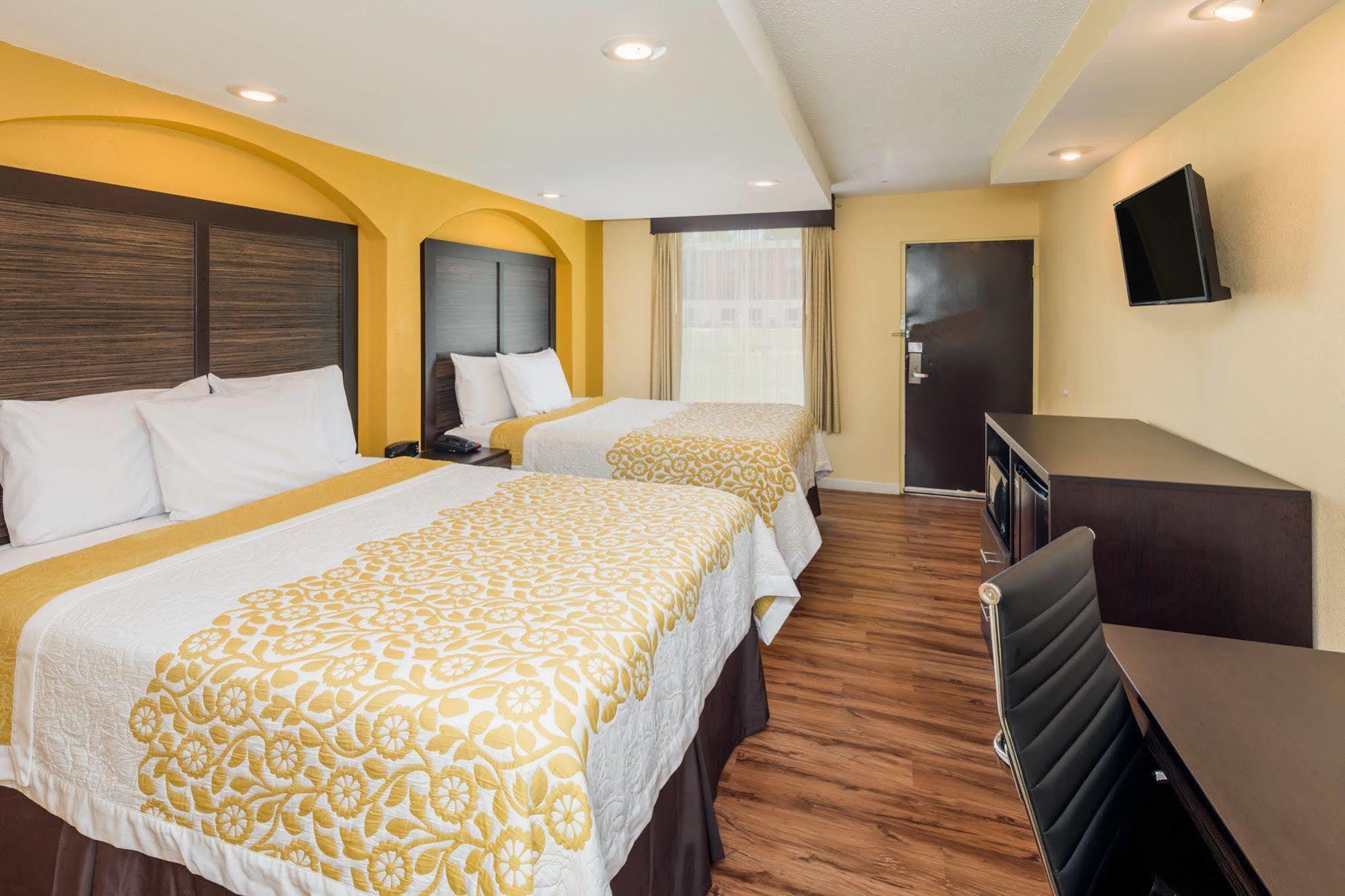Days Inn By Wyndham Madison Zewnętrze zdjęcie